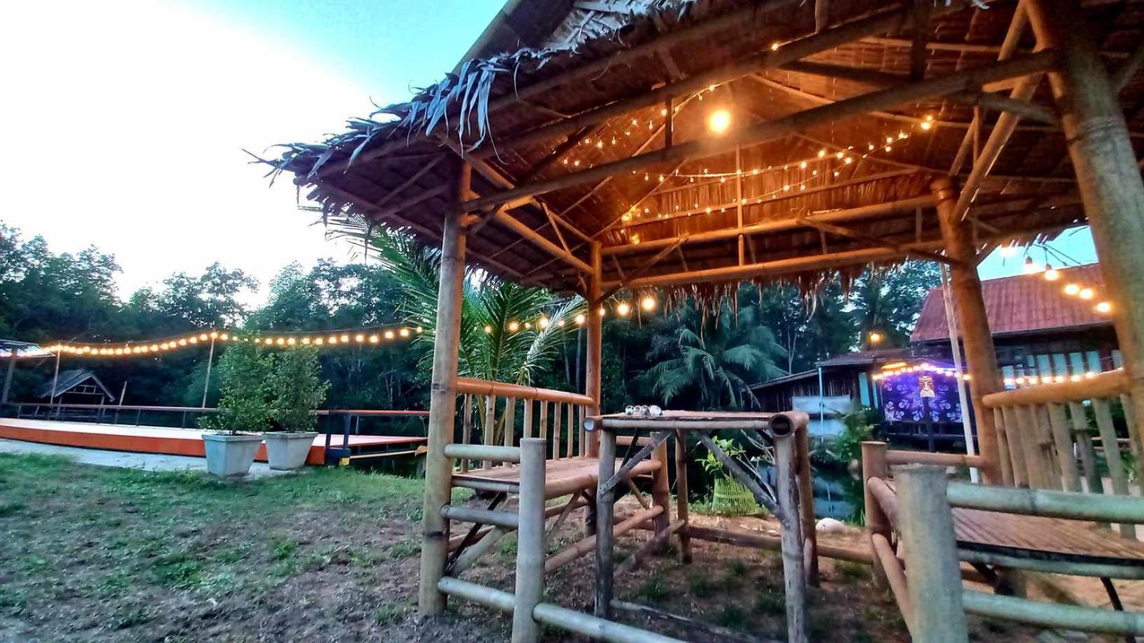 Bar Horizon Hostel Chumphon Esterno foto
